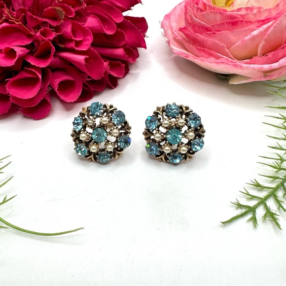 Vintage Jewelry - VINTAGE⚜️ORNATE Teal Blue Crystal Cluster Clip Earrings